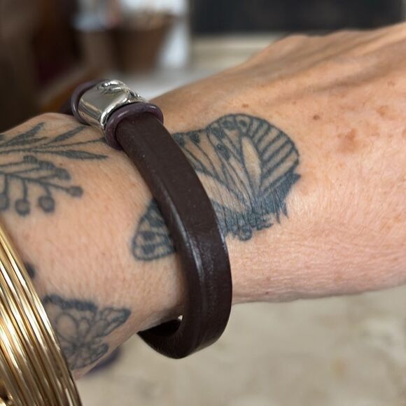 New! Handcrafted Leather Cuff Style Bracelet - Picture 5 of 10